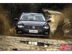 行驶中遇到积水路面时停车观察 行驶中遇到积水路面时停车观察